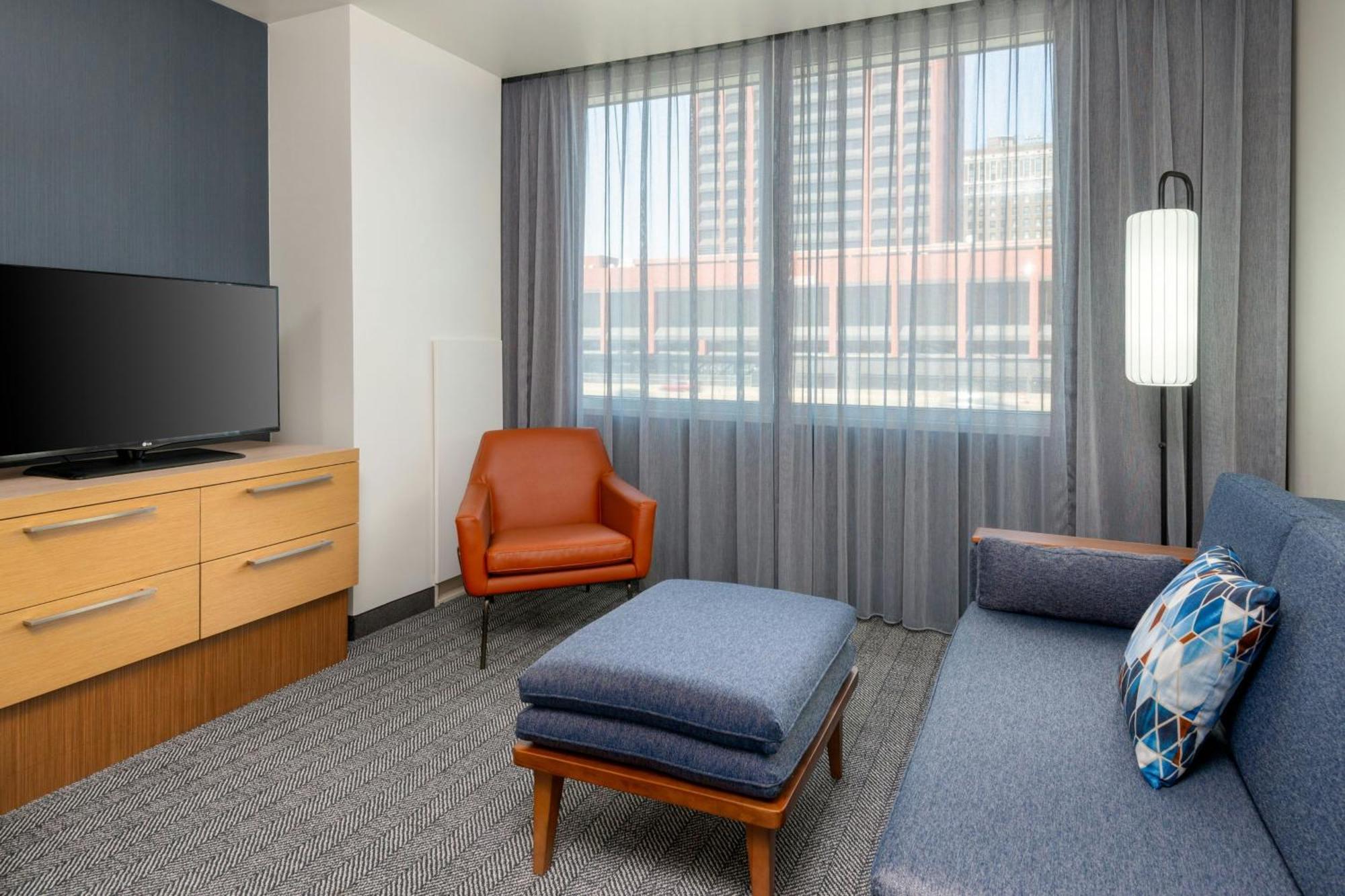 Courtyard By Marriott Downtown/canalside Hotel 3*