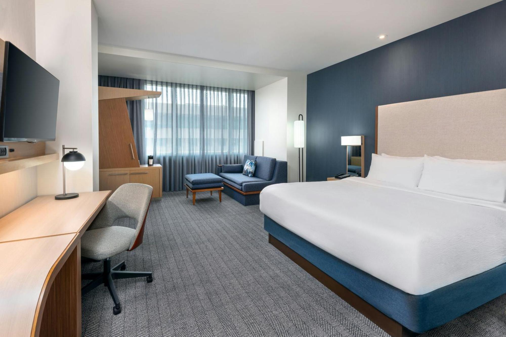 Courtyard By Marriott Downtown/canalside Hotel 3*